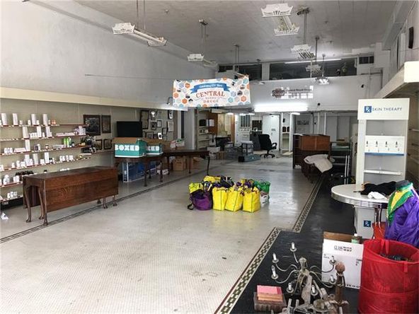 REXALL BUILDING - DOWNTOWN CORNER: 125 E Thomas St, Hammond, LA 70401